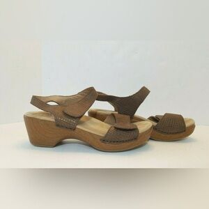 Dansko Women’s Wedge Sandals Size 9 Taupe Velcro Leather Granola Girl Bohemian